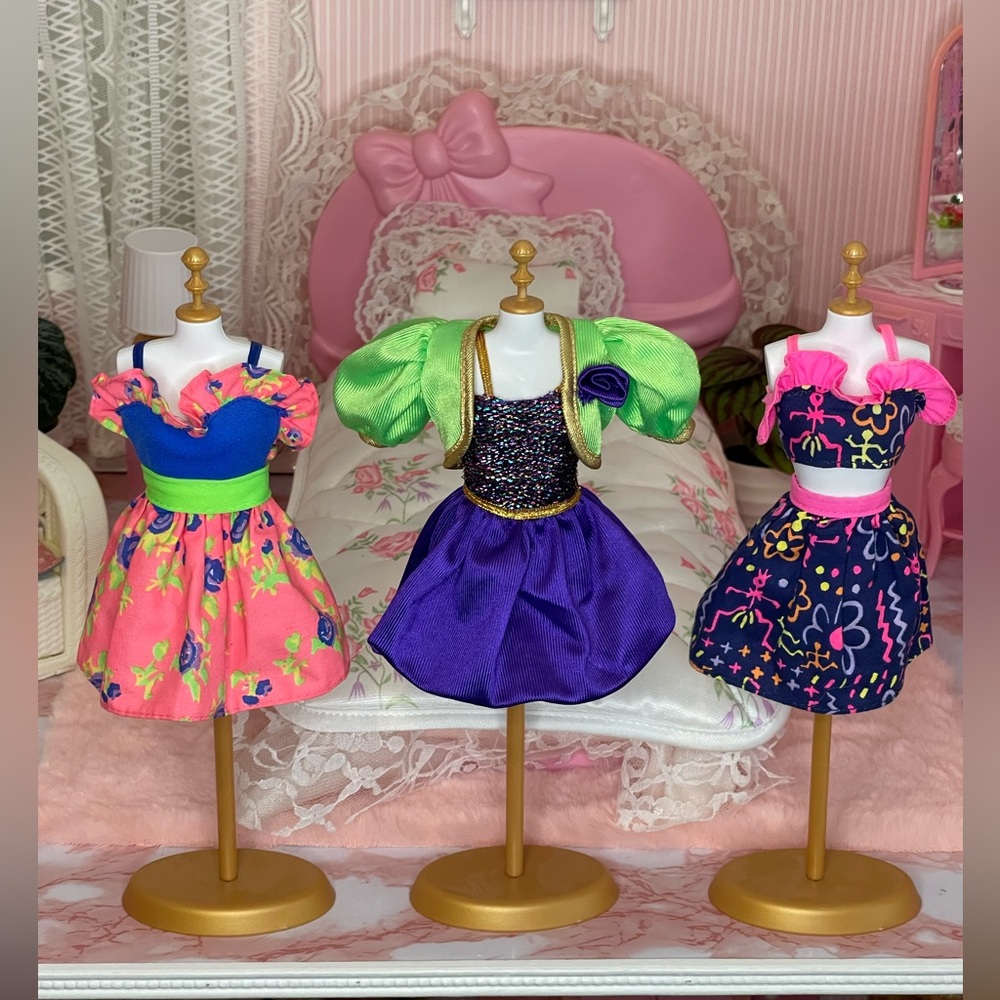 Barbie fashions (city lights, easy, living, fashion pack) willing to separate